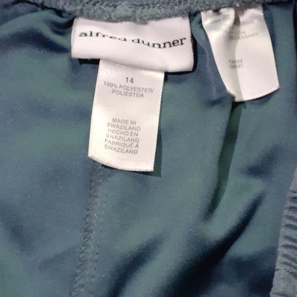 Womans pants - Picture 2 of 8